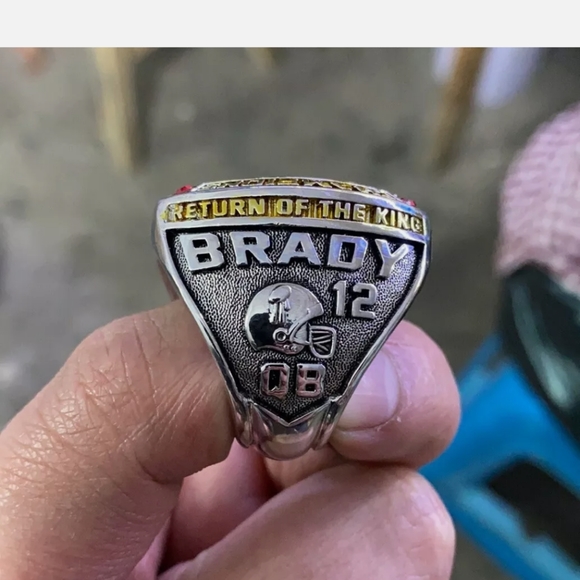 Tampa Bay super bowl replica ring - Picture 3 of 3